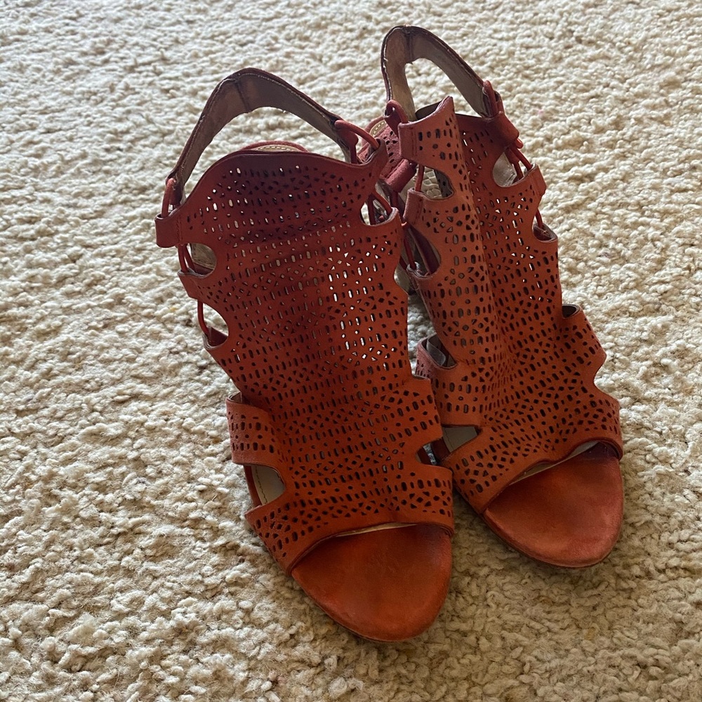 Vince Camuto heels US size 7.5 women